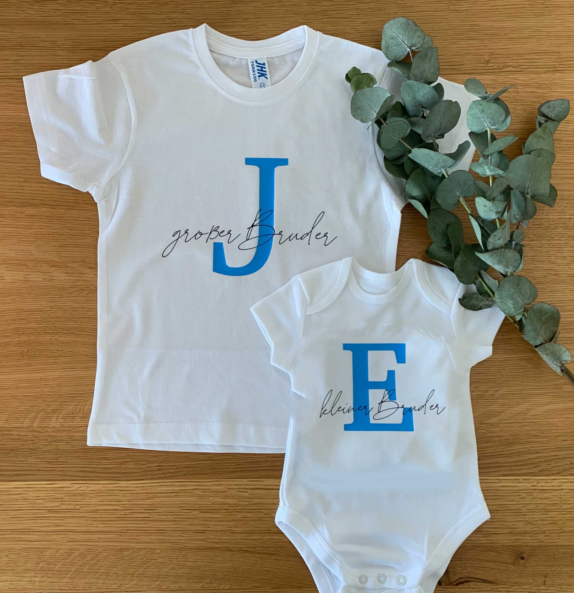 Body und Shirt mit Initialen