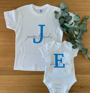 Body und Shirt mit Initialen