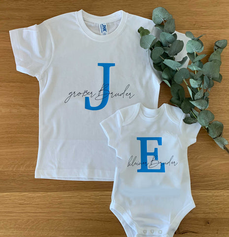 Body und Shirt mit Initialen