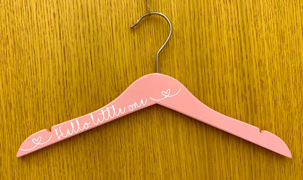 Kleiderbügel Hello little one